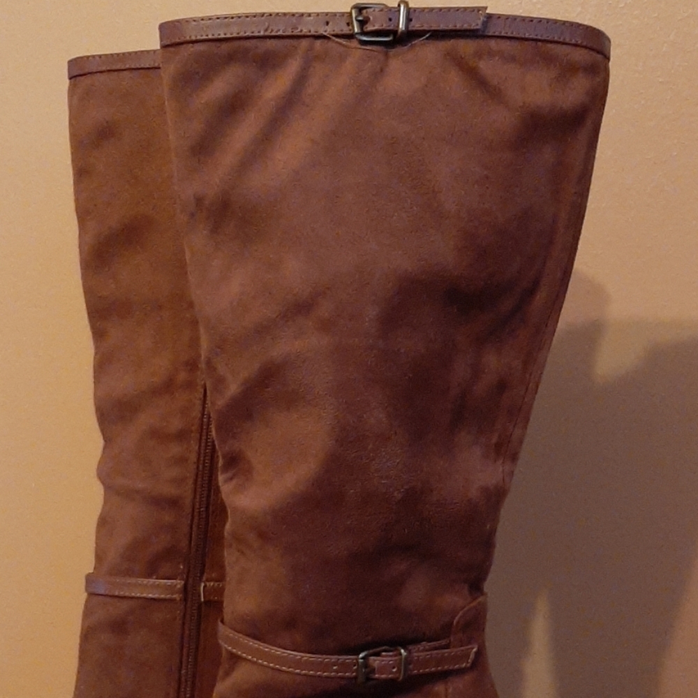 Boots - Picture 3 of 3